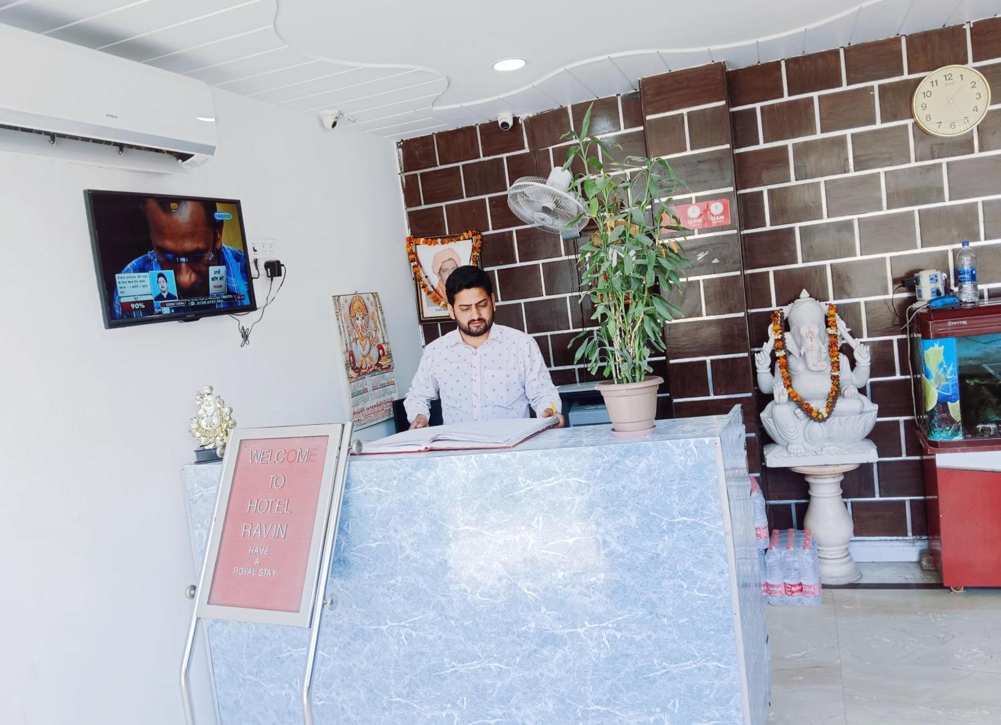Hotel Hight Krone A Family Hotel Near Igi Airport Delhi New Delhi Extérieur photo