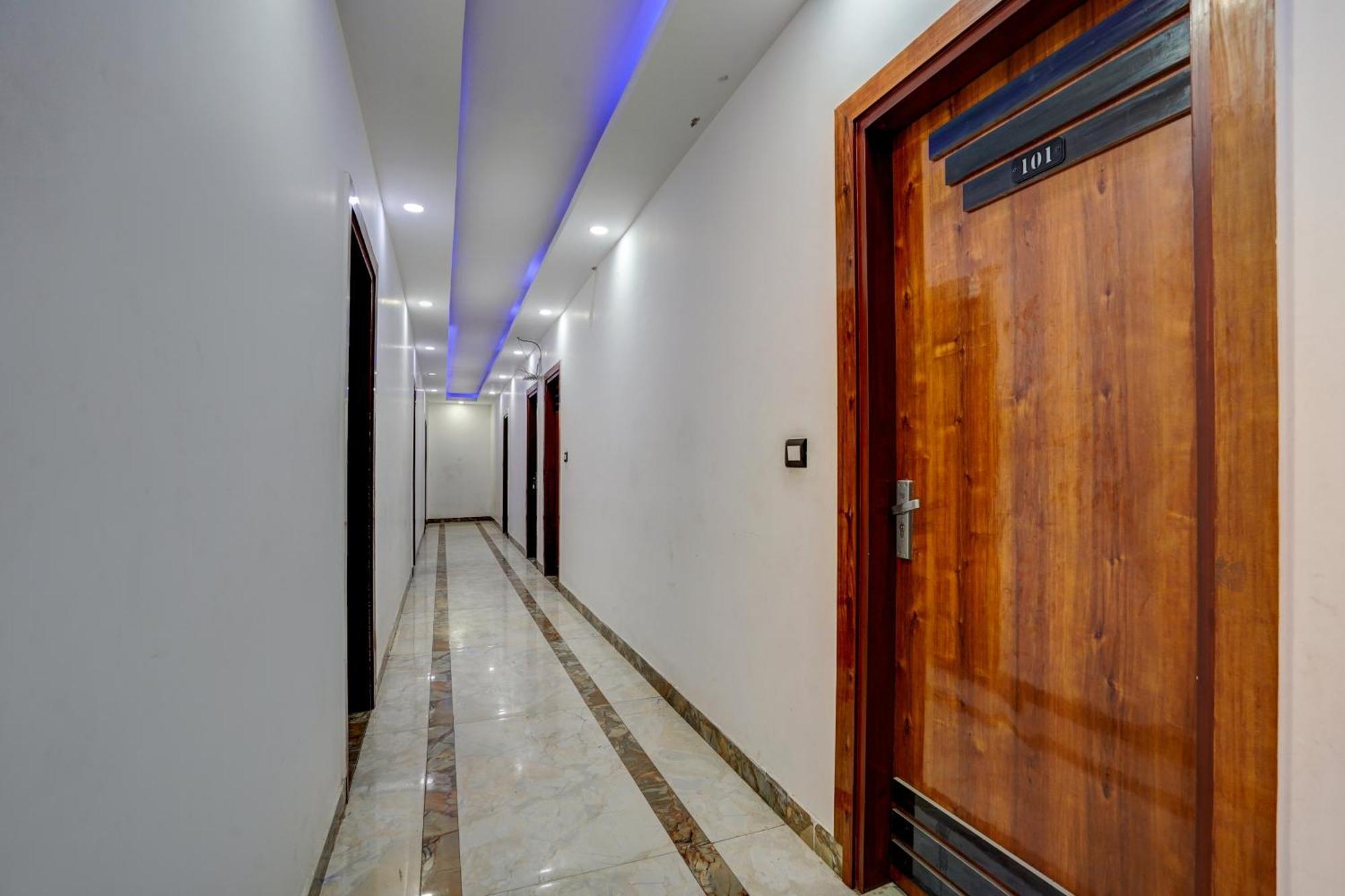 Hotel Hight Krone A Family Hotel Near Igi Airport Delhi New Delhi Extérieur photo
