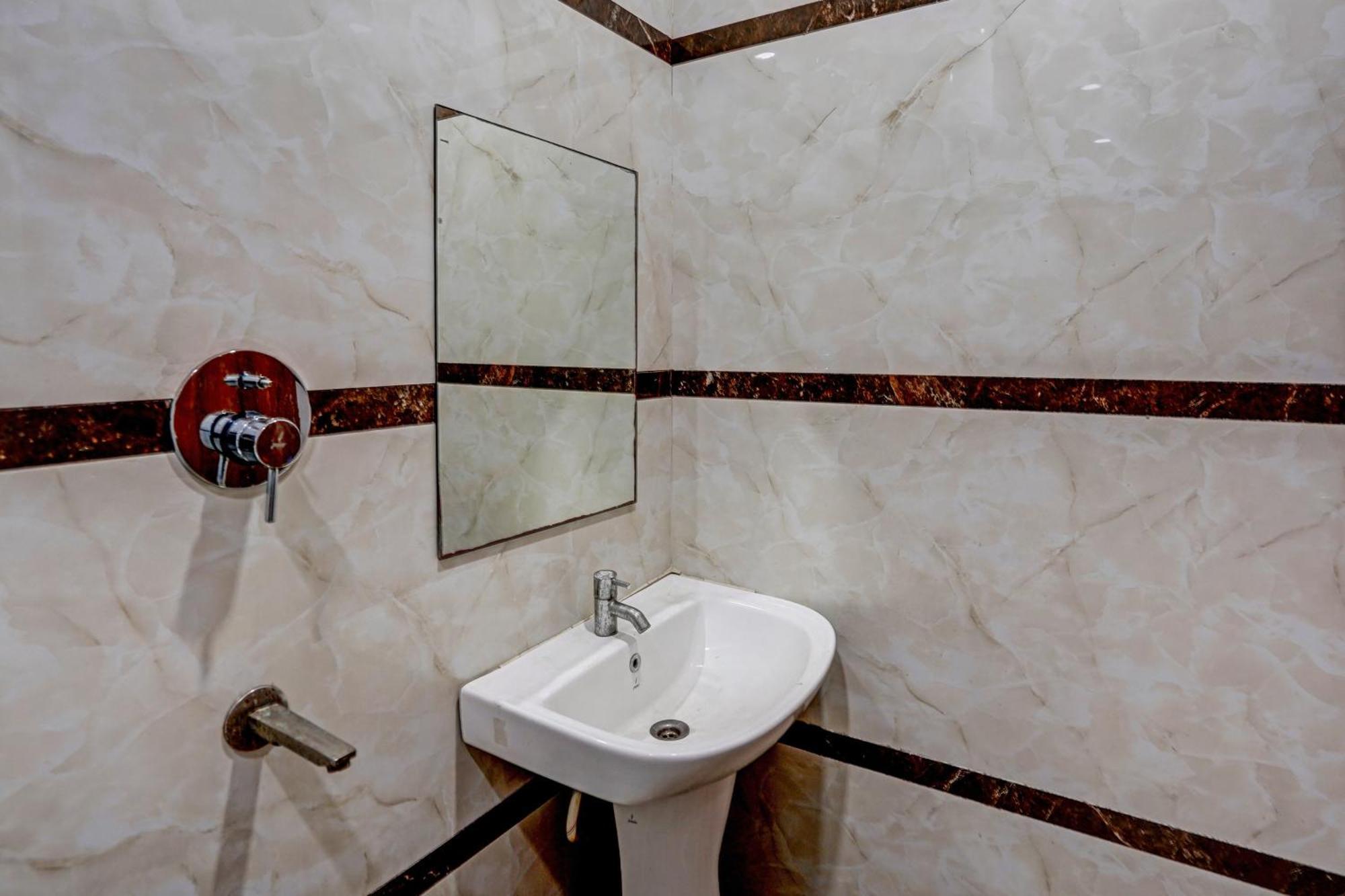 Hotel Hight Krone A Family Hotel Near Igi Airport Delhi New Delhi Extérieur photo